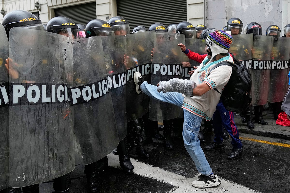 Martin Mejia : Gen Z protestors clashed with the police in Lima in Peru on Sunday