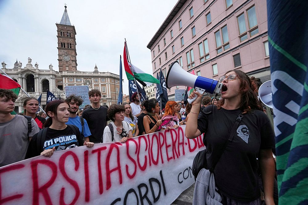Pro-Palestinians nation-wide protest and general strike in Italy over Gaza war_7