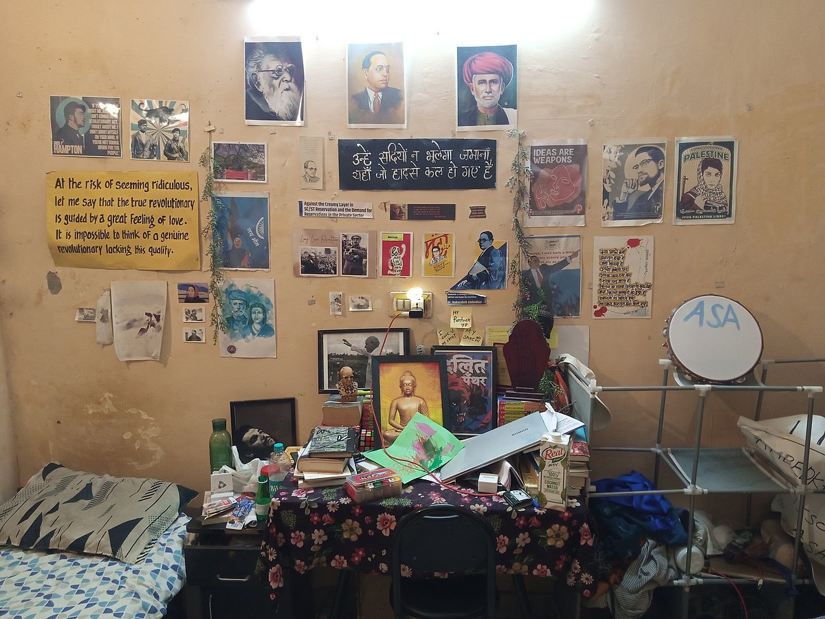 Aditya Sharma : A wall filled with world wide revolutionaries at Ashutosh’s flat. 