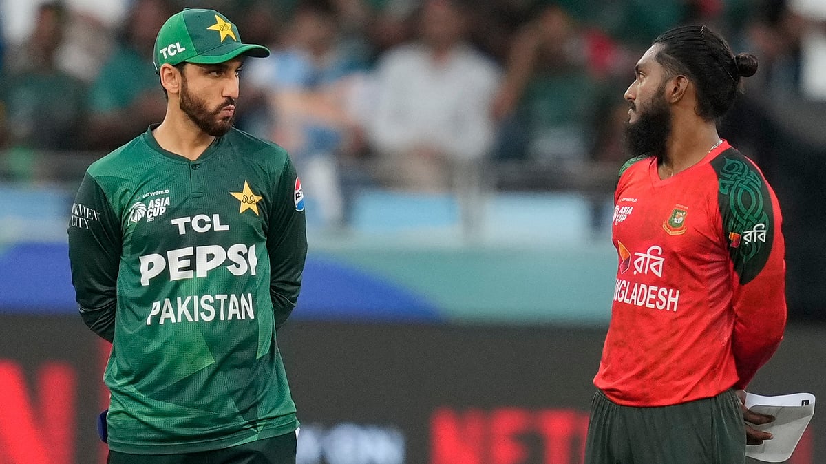 | Photo: AP/Altaf Qadri : Pakistan vs Bangladesh Live Score, Asia Cup 2025 Super Four: Pakistan's captain Salman Agha and Bangladesh's captain Jaker Ali stands during the toss at Dubai International Cricket stadium, Thursday, Sept. 25, 2025.