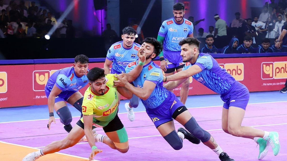 Action from the Pro Kabaddi League 2025 match between Patna Pirates and Bengal Warriorz in Jaipur. - Pro Kabaddi