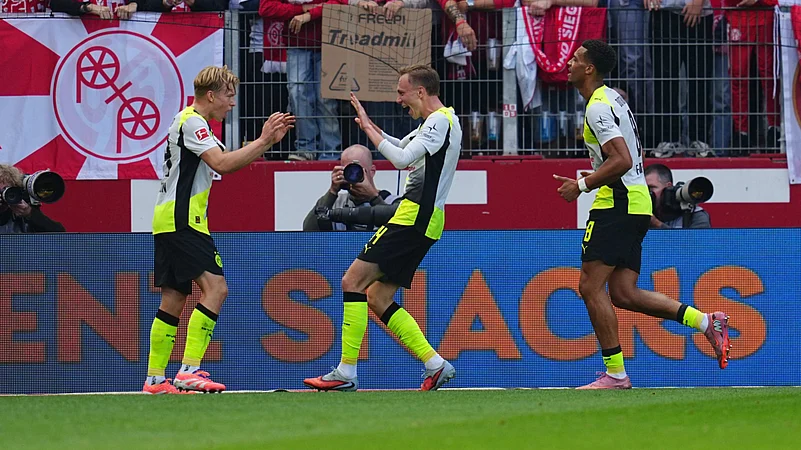 Mainz vs Borussia Dortmund Bundesliga 2025-26 Daniel Svensson