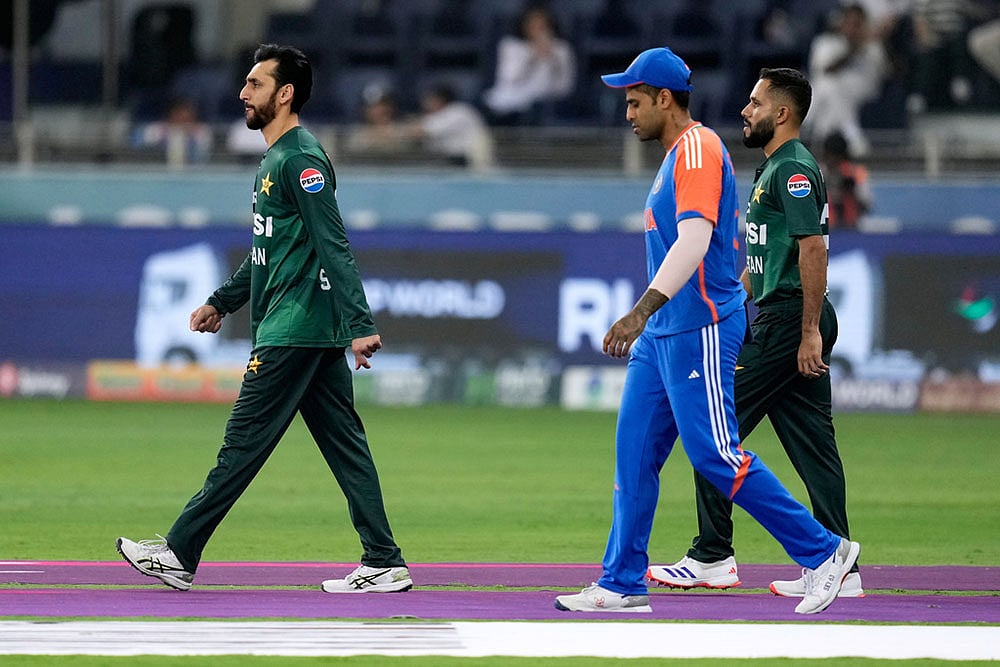 Asia cup Cricket final 2025 India vs Pakistan match photos_Suryakumar Yadav, Salman Agha 