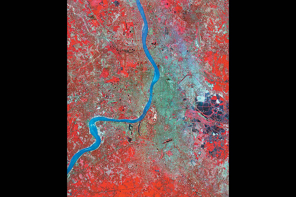 | Photo: Imago/Piemags : A Familiar Place: Satellite image of the city of Kolkata