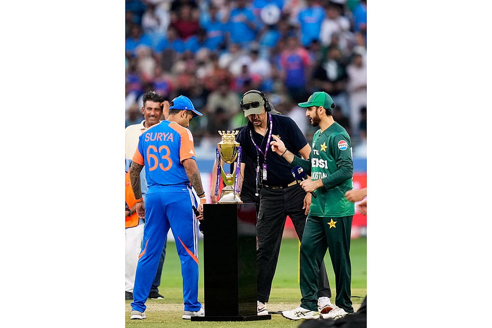 Asia cup Cricket final 2025 India vs Pakistan match photos_Suryakumar Yadav, Salman Agha 