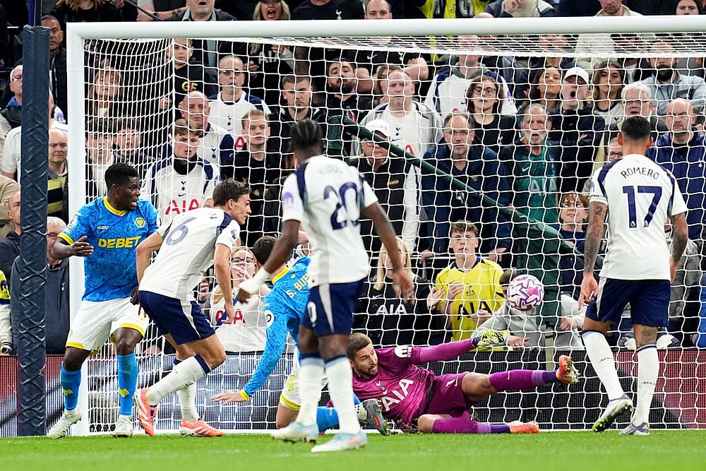Britain soccer Premier League 2025-26 Tottenham Hotspur vs Wolves_Santiago Bueno
