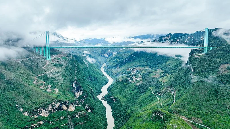 Huajiang Canyon Bridge