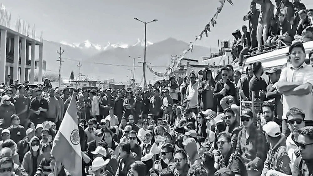 | Photo: Yasir Iqbal : Violence over Statehood, Sixth Schedule in Ladakh Halts  LAHDC Election Process