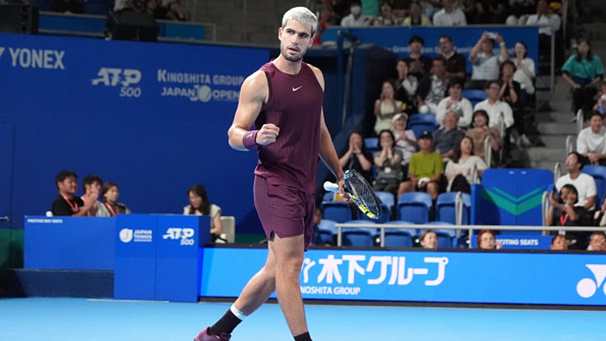 Carlos Alcaraz celebrates win in Japan