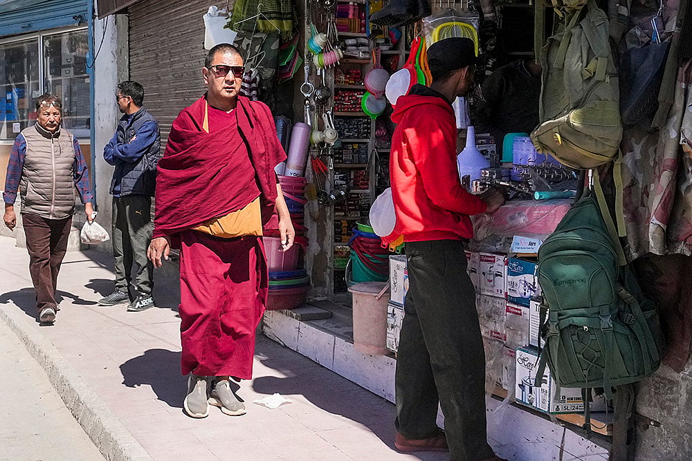 | Photo: PTI/S Irfan : 4-hour relaxation in curfew in Leh
