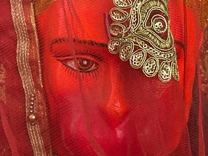Samit Das : Artificial structures carrying fragmented traces of imagination.