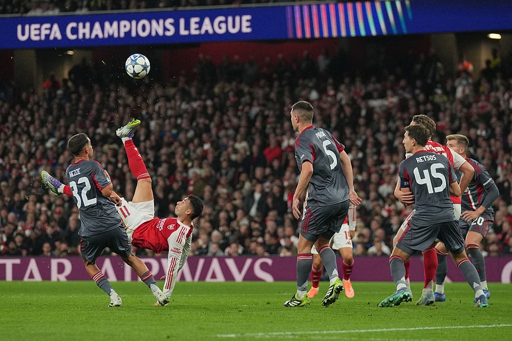 Champions League Soccer Match: Arsenal vs Olympiakos