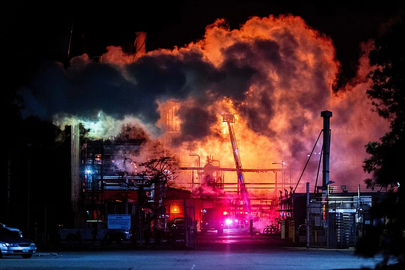Chevron refinery fire 2025
El Segundo refinery fire
Los Angeles refinery blaze