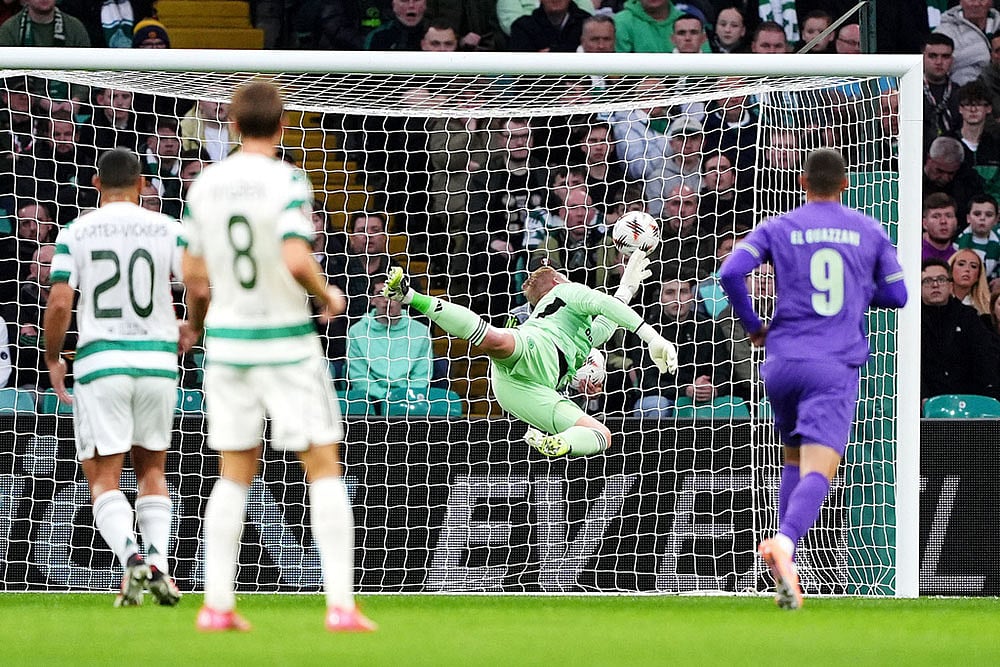 UEFA Europa League 2025-26 soccer match Celtic Vs Braga_Kasper Schmeichel