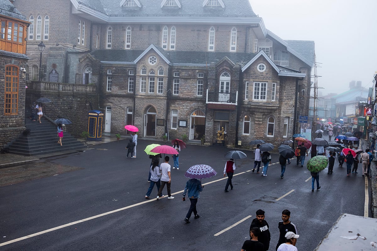 Shutterstock : Shimla town is fast losing its enduring culture of walking with “umbrella and jacket” 