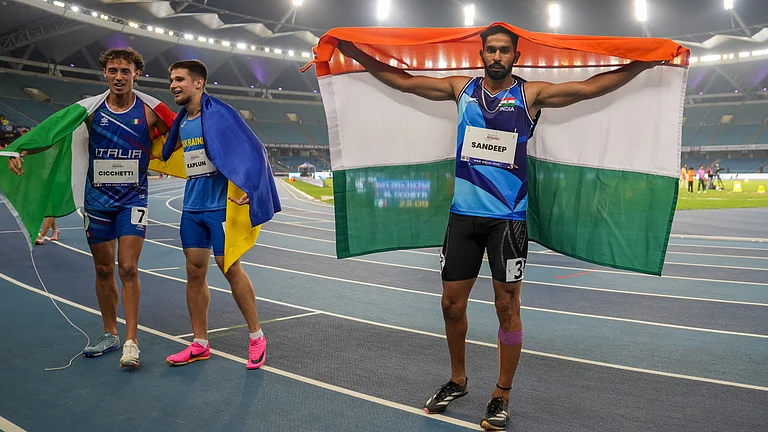 India's Sandeep, right, celebrates after finishing third in the men's 200m T44 final during the World Para Athletics Championships 2025 in New Delhi. - PTI