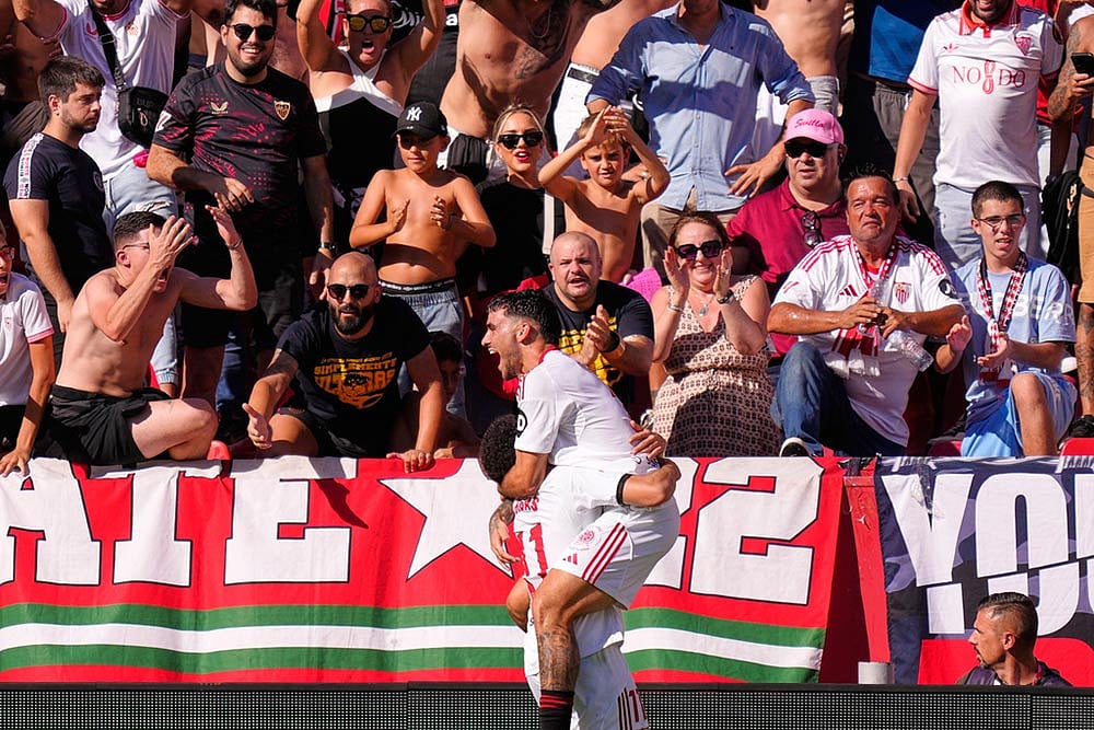 Spain soccer La Liga 2025-26 Sevilla vs Barcelona soccer match photos_Isaac Romero