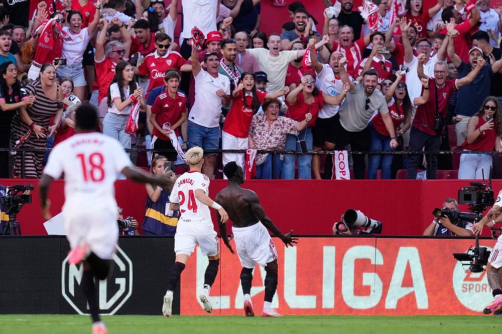 Spain soccer La Liga 2025-26 Sevilla vs Barcelona soccer match photos_ Akor Adams