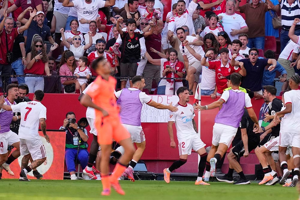 Spain soccer La Liga 2025-26 Sevilla vs Barcelona soccer match photos_Jose Angel Carmona