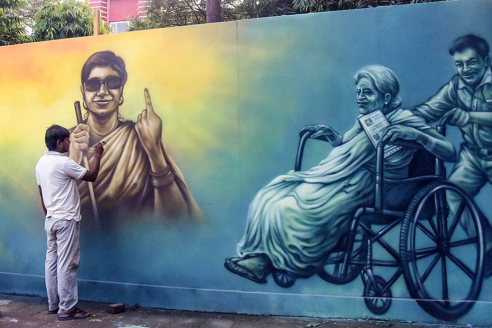 Artist paints murals in Patna