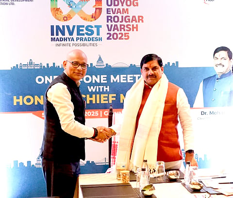 Chief Minister Dr. Mohan Yadav held one-to-one discussions with leading industrialists and investors during the Interactive Session in Guwahati (Assam)