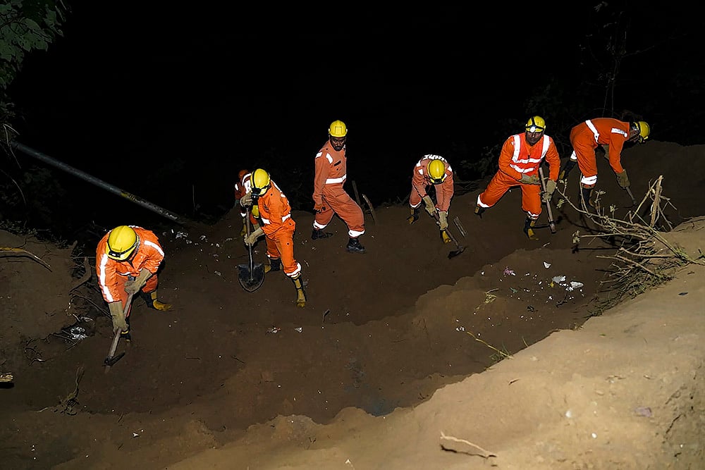 Himachals Bilaspur bus landslide photos_3