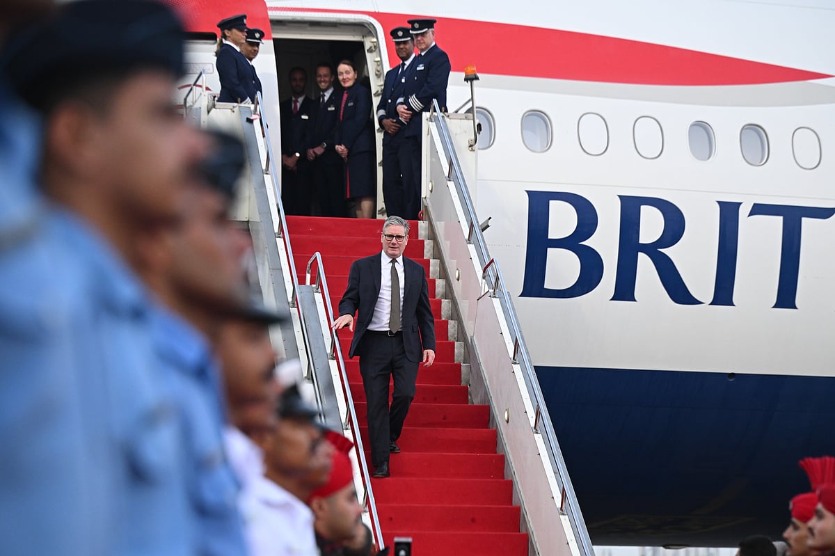 Leon Neal : Britain's Prime Minister Keir Starmer arrives at Chhatrapati Shivaji Maharaj International Airport in Mumbai, India Wednesday, Oct. 8, 2025.