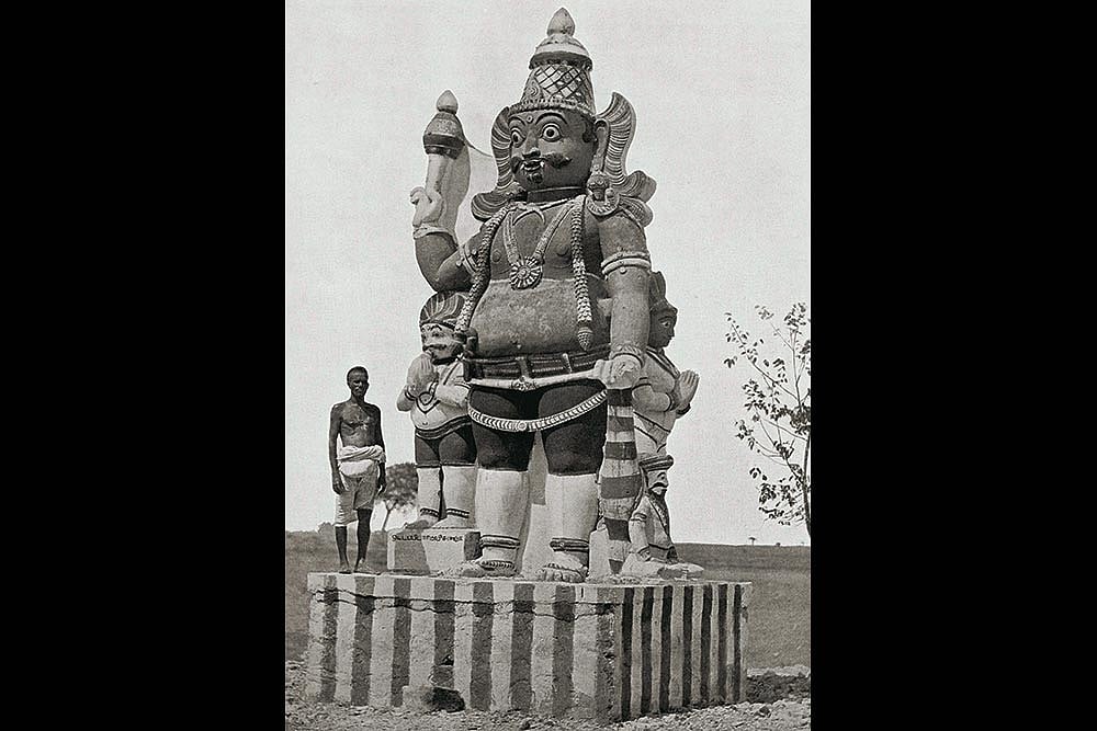 Worshipping the Local: A village deity in Tamil Nadu - | Photo: Imago/ImageBroker