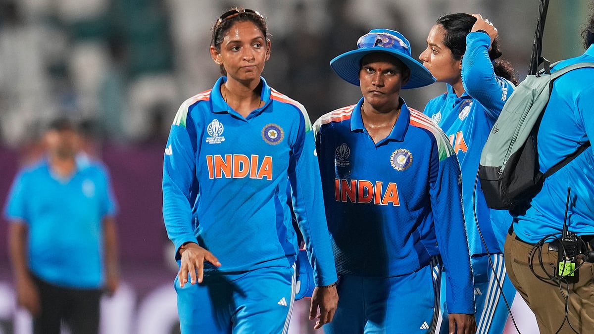 | Photo: AP/Aijaz Rahi : India's captain Harmanpreet Kaur, left, and teammates leave the field after their loss in the ICC Women's Cricket World Cup match against South Africa at ACA-VDCA Cricket Stadium in Visakhapatnam, India, Thursday, Oct. 9, 2025.