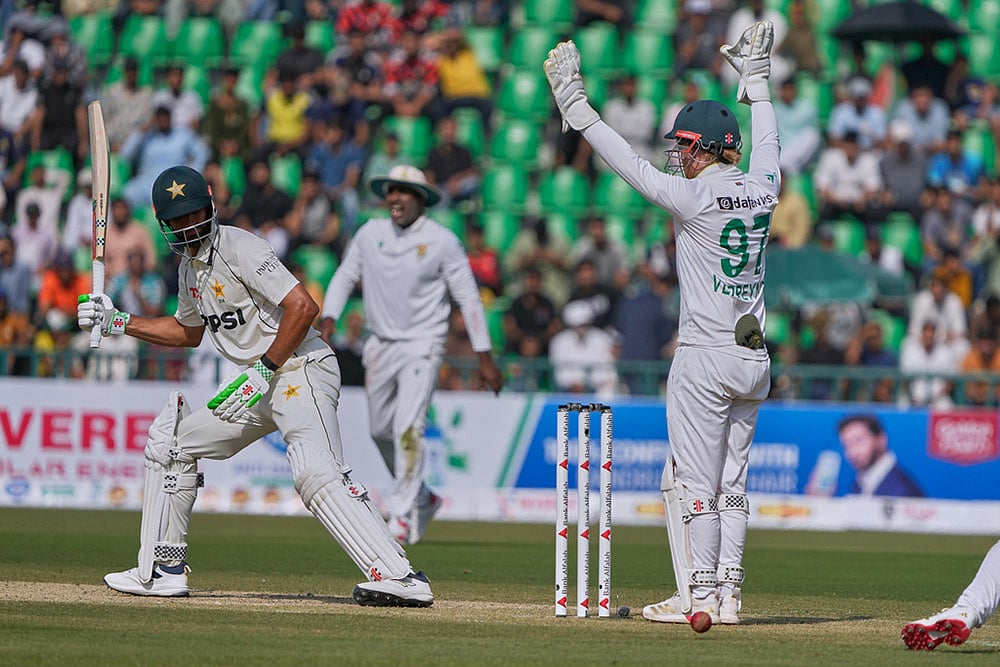 Pakistan Vs South Africa, 1st Test Day 1 pics From Lahores Gaddafi Stadium_Kyle Verreynne