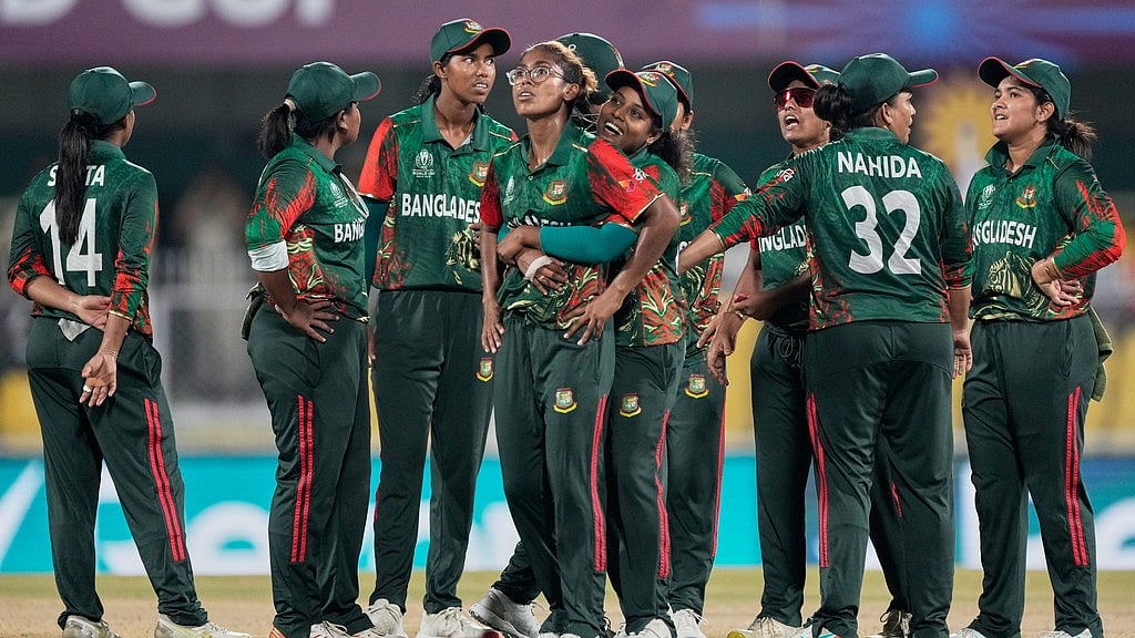 south africa vs bangladesh match report icc womens cricket world cup 2025 toss update playing xi