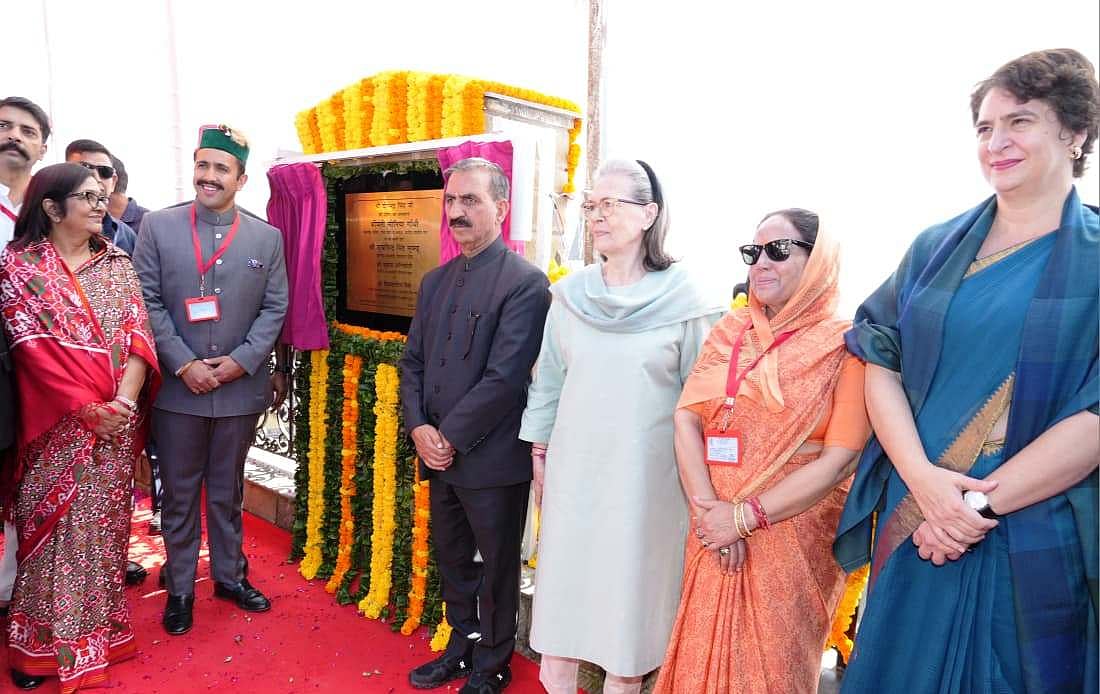 Sonia Gandhi, Priyanka Gandhi and CM Sukhu