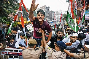 | Photo: Imago : Shaping the Political Narrative: Police personnel stop Youth Congress workers during a protest in Patna on September 23.