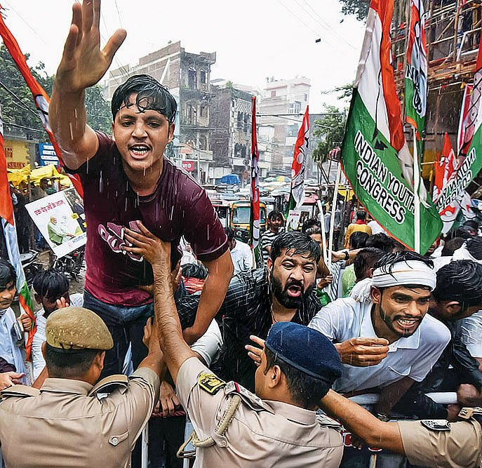 | Photo: Imago : Shaping the Political Narrative: Police personnel stop Youth Congress workers during a protest in Patna on September 23. 