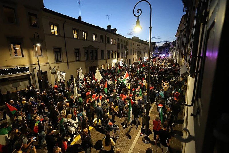 FIFA World Cup 2026 European qualifying soccer match Italy vs Israel: pro-Palestinians protest