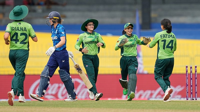Pakistan vs England Live Score, Todays Womens ODI Cricket World Cup 2025 Match live Updates