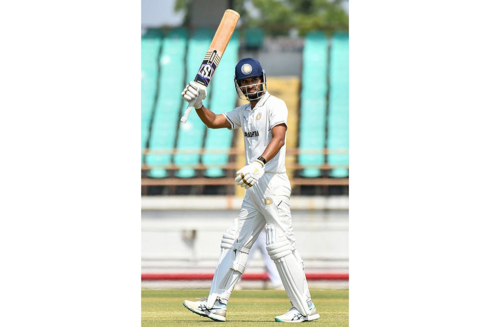 Ranji Trophy Cricket 2025-26 Saurashtra vs Karnataka match Day 2_Chirag Jani 