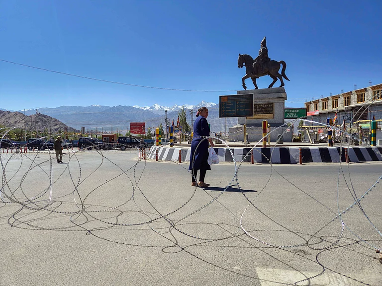High security during the funerals of two deceased in Leh - ANI