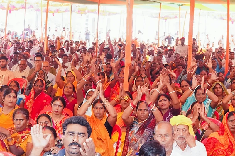 Public and party workers at a rally in Bihar