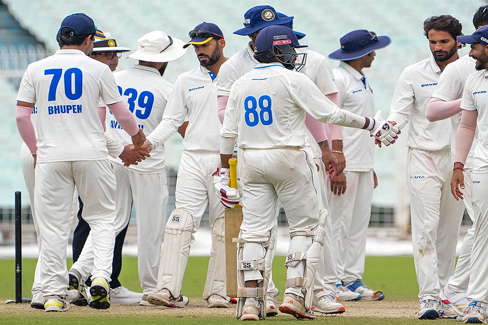 | Photo: PTI/Swapan Mahapatra : Ranji Trophy Cricket Match: Bengal vs Uttarakhand