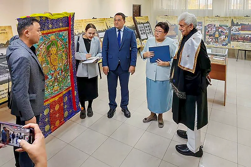 Manoj Sinha visits Russias Kalmyk Museum