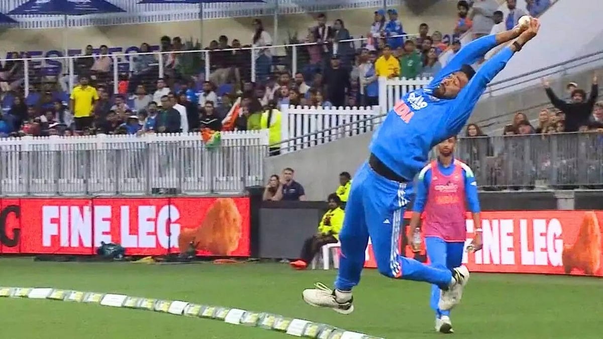 JioStar : Mohammed Siraj saved 5 runs after a brilliant fielding effort at long off