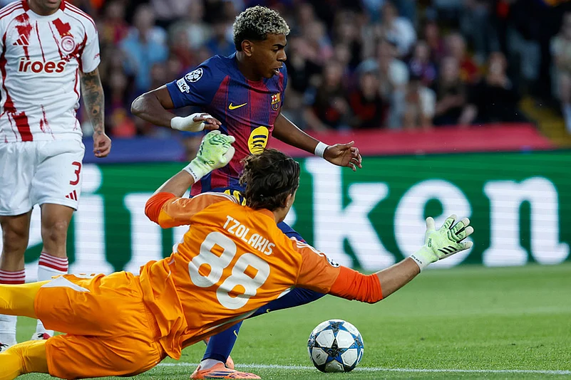 Spain soccer UEFA Champions League 2025-26 Barcelona Vs Olympiacos_Lamine Yamal