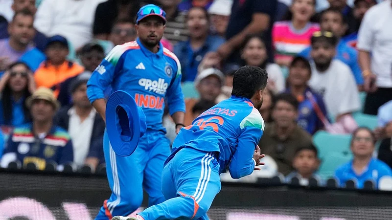 India Vs Australia, 3rd ODI: Shreyas Iyer Pulls Off Stunning Catch To Dismiss Alex Carey - Watch