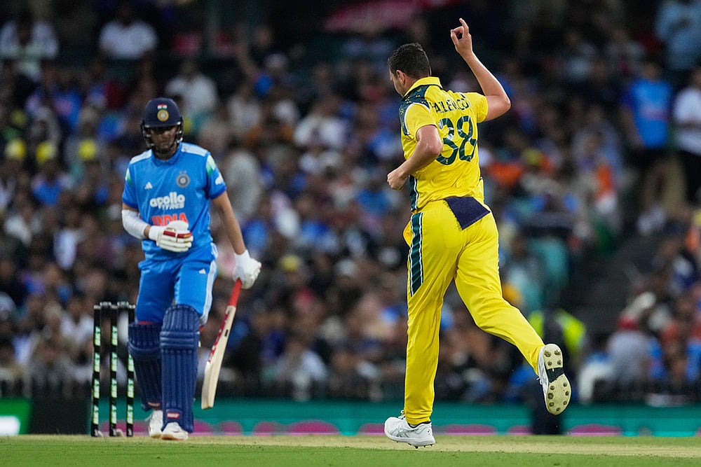 | Photo: AP/Rick Rycroft : Australia's Josh Hazlewood, right, celebrates taking the wicket of India's Shubman Gill, left, during their One Day International cricket match in Sydney, Australia.
