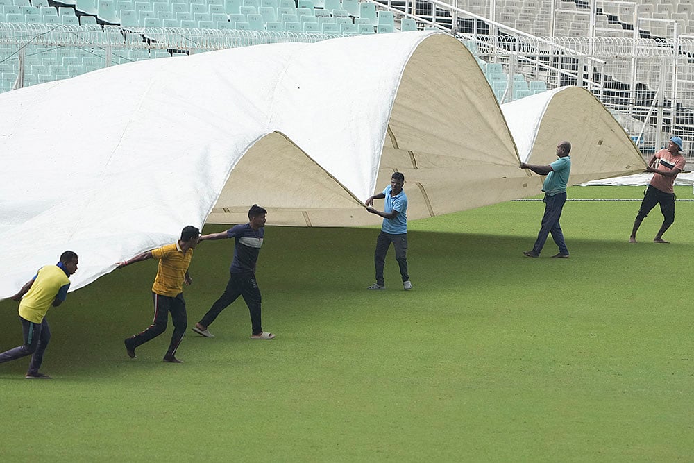 Ranji Trophy 2025-26 Cricket match Bengal vs Gujarat - Day 2_rain delay match
