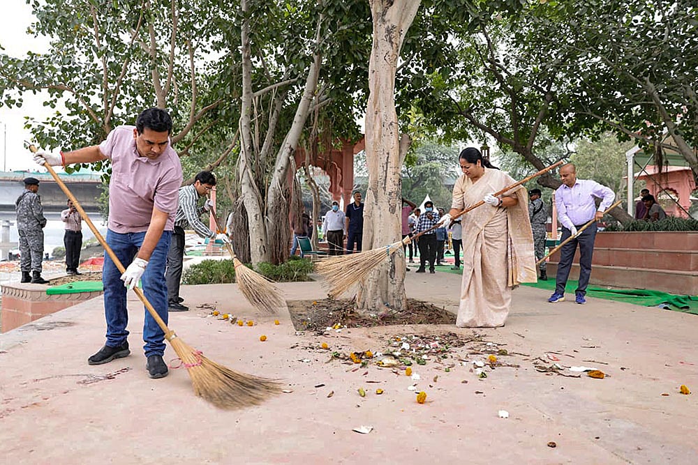 Rekha Gupta participates in cleanliness drive