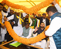 IMAGO / Hindustan Times : RJD leader Tejashwi Yadav with Ranvijay Sahu MAL being garlanded during Teli Hunkar Rally at Millar School ground on February 9, 2025 in Patna, India. (Photo by Santosh Kumar Hindustan Times ) Bihar Politics And Governance
