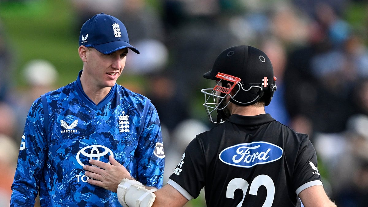 (Andrew Cornaga/Photosport via AP) : New Zealand Vs England LIVE Cricket Score, 2nd ODI: England's captain Harry Brook, left, and New Zealand's Kane Williamson interact during their T20 cricket match in Hamilton, New Zealand, Wednesday, Oct. 29, 2025.