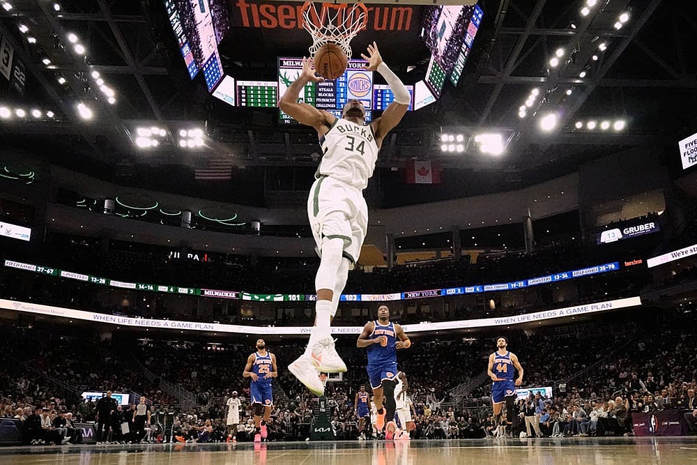 NBA 2025 Milwaukee Bucks Vs New York Knicks basketball game_Giannis Antetokounmpo 